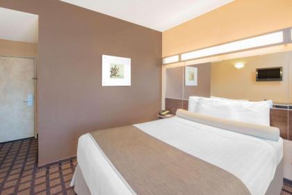 Microtel Inn & Suites By Wyndham Quincy - image 14