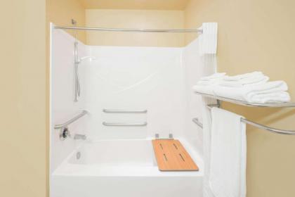Microtel Inn & Suites By Wyndham Quincy - image 5
