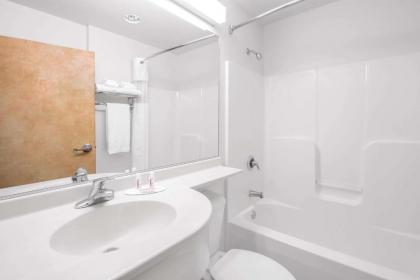 Microtel Inn & Suites By Wyndham Quincy - image 7