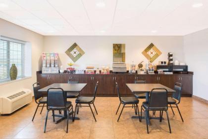 Microtel Inn & Suites By Wyndham Quincy - image 8