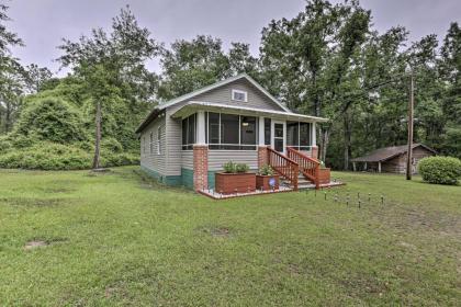 Renovated Home with Screened In Patio on Hwy 90 Quincy