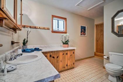 Family Cabin Near Hiking with On-Site Pond Deck - image 15