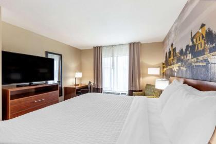 Clarion Pointe by Choice Hotels Racine - image 15