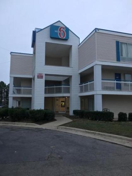 Motel 6-Raleigh NC - North - image 3