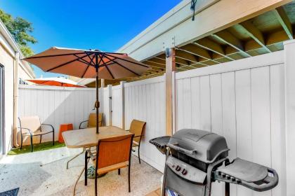 Red Roof Retreat - image 9