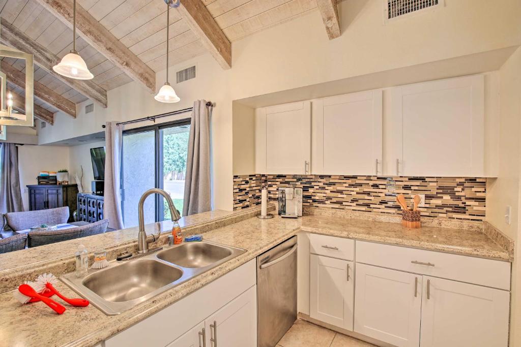 Hacienda Enjoy Serene Views and Resort Living! - image 6