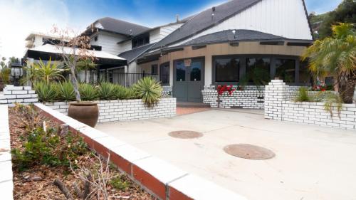 Americas Best Value Inn Rancho Palos Verdes - main image