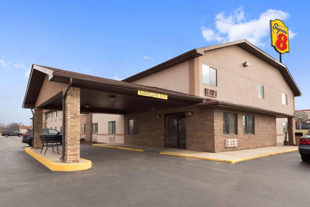 Super 8 by Wyndham Rantoul - main image