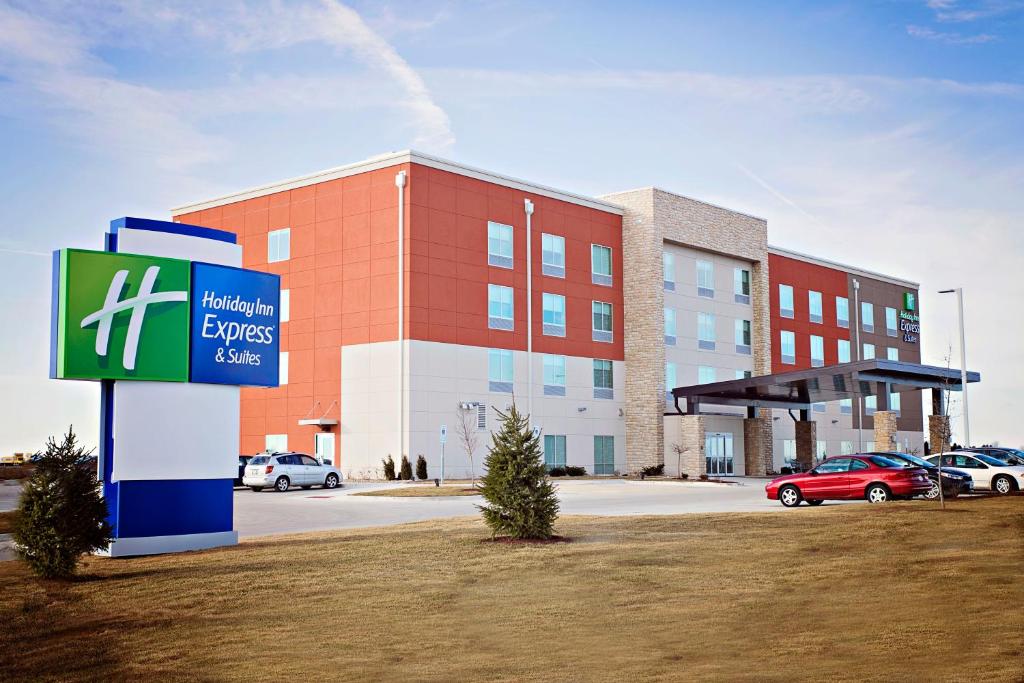 Holiday Inn Express & Suites - Rantoul an IHG Hotel - main image