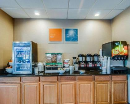 Comfort Inn & Suites Raphine - Lexington near I-81 and I-64 - image 9