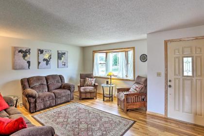 Neighborhood Home Walk to Canyon Lake Park! - image 15