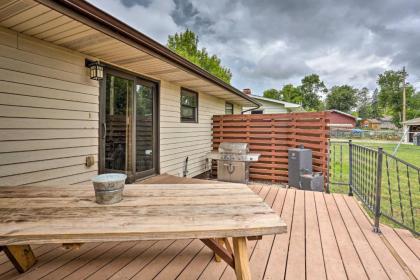 Neighborhood Home Walk to Canyon Lake Park! - image 4