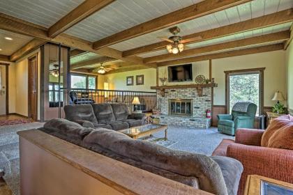 Rustic Black Hills Retreat with Expansive Views - image 4