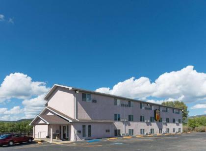 Super 8 by Wyndham Raton New Mexico