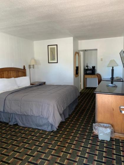 Raton’s Peak Inn - image 10