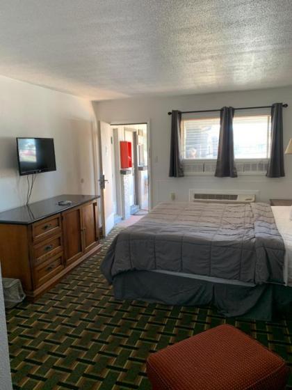 Raton’s Peak Inn - image 9