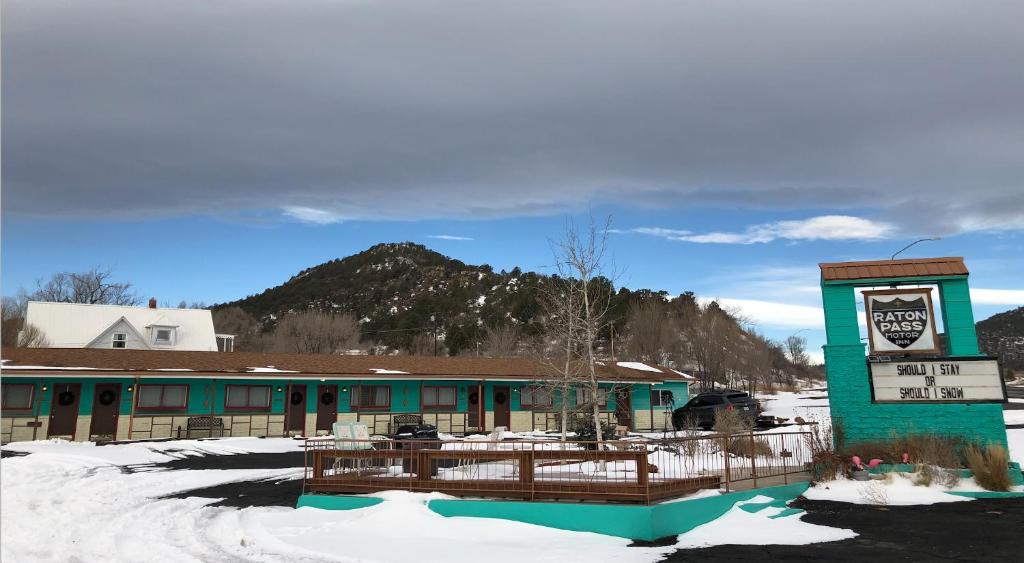 Raton Pass Motor Inn - main image