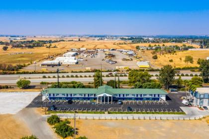 Days Inn by Wyndham Red Bluff - image 11