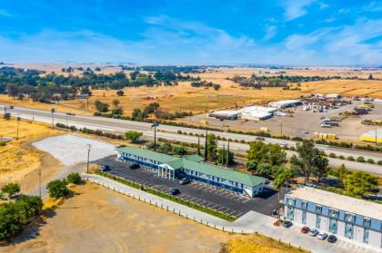 Days Inn by Wyndham Red Bluff - image 8