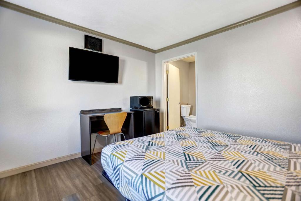 Motel 6-Red Bluff CA - image 6