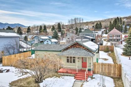 Red Lodge Retreat with Hot tub 3 Blocks to Dtwn