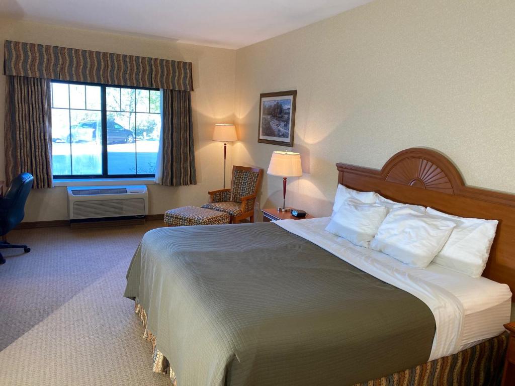 Red Coach Inn & Suites - main image