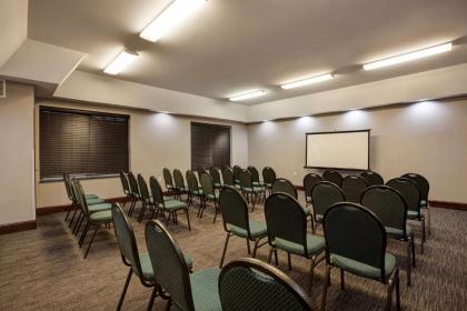 Country Inn & Suites by Radisson Red Wing MN - image 11