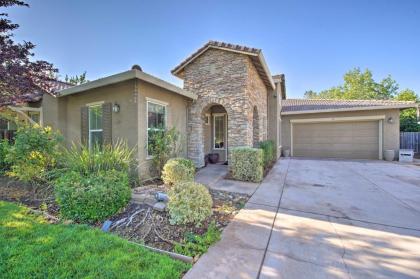 Pet Friendly Family Home Less than 5 mi to Redding