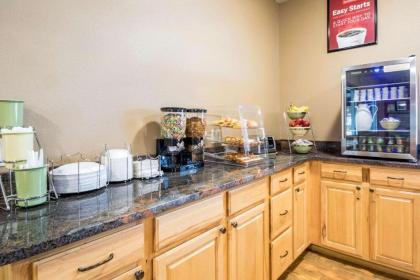 Econo Lodge - image 13