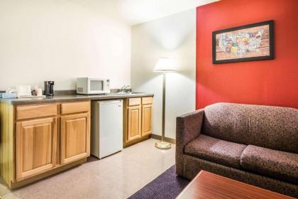 Econo Lodge - image 4