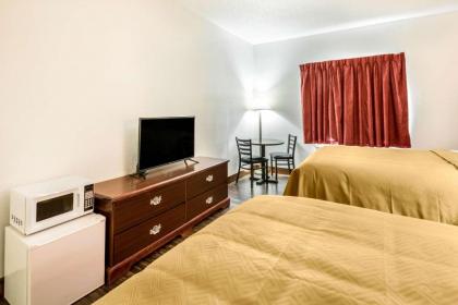 Econo Lodge - image 6