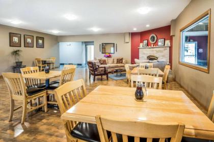Econo Lodge - image 9