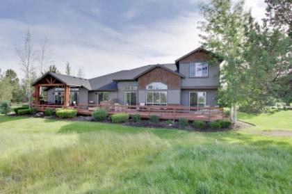 Eagle Crest's Tenth Green Villa
