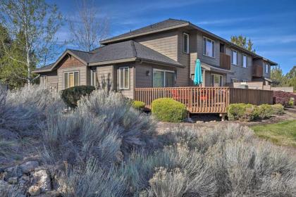 Pet-Friendly Townhome with Golf Course Access!