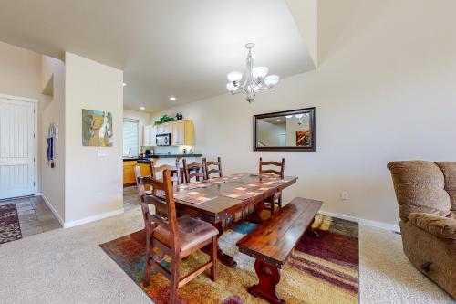 Village Loop in Eagle Crest - image 5