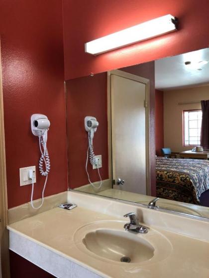 Moonlite Inn - image 11