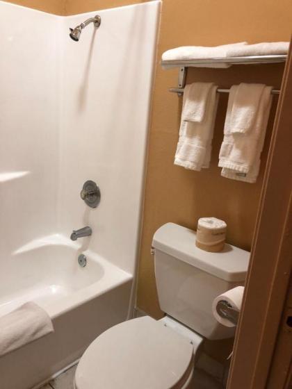 Moonlite Inn - image 13