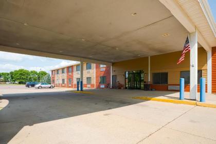 OYO Hotel Redwood Falls near Jackpot Casino - image 3