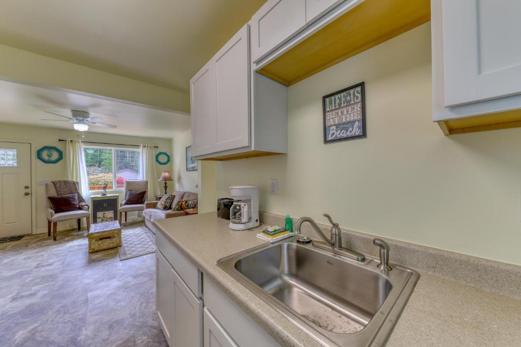 Clear Lake Condo - image 3