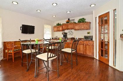 Americas Best Value Inn Refugio - image 11