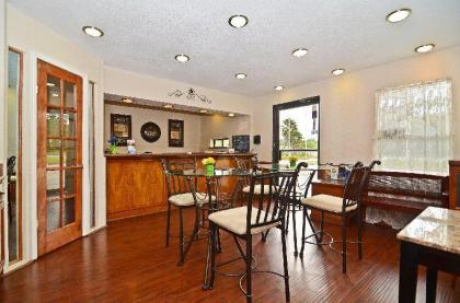 Americas Best Value Inn Refugio - image 4