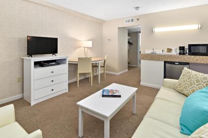 Brighton Suites Hotel - image 10