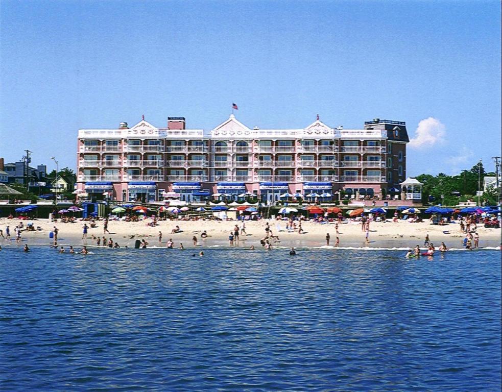 Boardwalk Plaza Hotel - image 3