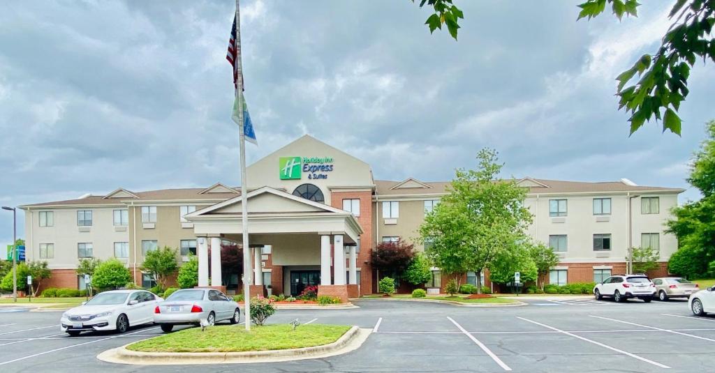Holiday Inn Express & Suites Reidsville an IHG Hotel - main image
