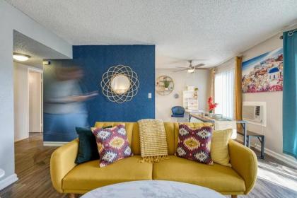 Vibrant 1br with California king Bed and Fast Wifi for Traveling Workers Linemen Contractors - image 2