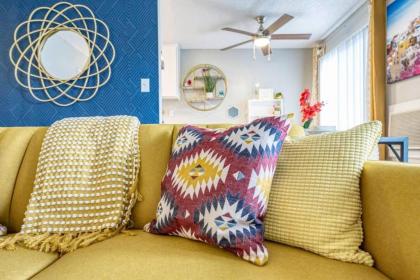 Vibrant 1br with California king Bed and Fast Wifi for Traveling Workers Linemen Contractors - image 7