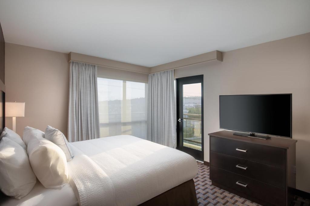 Residence Inn by Marriott Seattle South/Renton - image 3