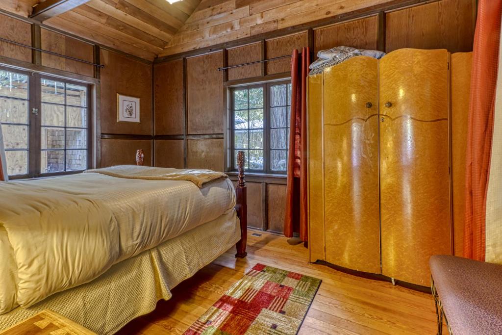 Bon Fir Cabin - image 2