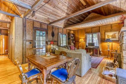 Bon Fir Cabin - image 3