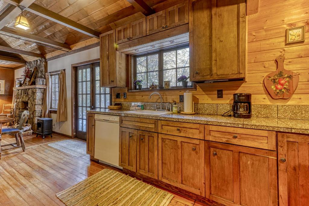 Bon Fir Cabin - image 4